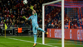 Среда. Москва. ЦСКА - "Базель" - 0:2. В игре Игорь АКИНФЕЕВ. В створ чужих ворот армейцы попасть не смогли.