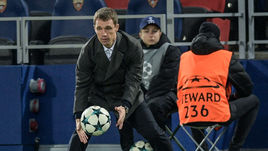 Среда. Москва. ЦСКА - "Базель" - 0:2. Главный тренер армейцев Виктор ГОНЧАРЕНКО.