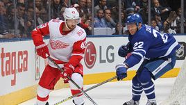 Сегодня. Торонто. "Торонто" - "Детройт" - 6:3. Никита ЗАЙЦЕВ (справа) против Даррена ХЕЛЬМА.