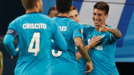 Четверг. Санкт-Петербург. "Зенит" - "Русенборг" - 3:1. 68-я минута. Только что Эмилиано РИГОНИ (справа) забил второй гол.