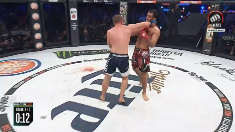 В концовке Мусаси все же пропускает удар.