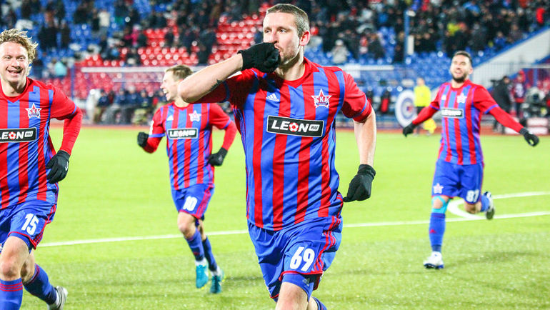 Денис ДЕДЕЧКО (№69) празднует забитый гол. Фото Олег КИРЕЕВ Денис ДЕДЕЧКО (№69) празднует забитый гол. Фото Олег КИРЕЕВ