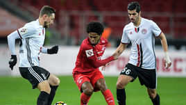 Сегодня. Москва. "Спартак" - "Амкар" - 0:0. Красно-белые сыграли вничью с пермской командой.