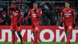 Сегодня. Москва. "Спартак" - "Амкар" - 0:0. После разгрома "Севильи" (5:1) красно-белые не смогли забить пермякам.