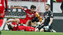 Сегодня. Москва. "Спартак" - "Амкар" - 0:0. Один из немногих опасных моментов у ворот красно-белых.