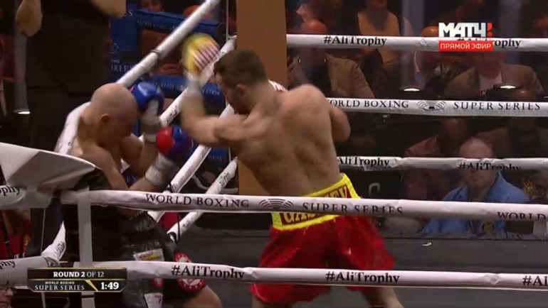 Во втором раунде Гассиев наконец пошел вперед. Во втором раунде Гассиев наконец пошел вперед.