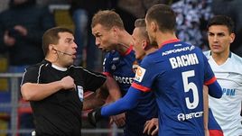 Сегодня. Москва. ЦСКА - "Зенит" - 0:0. Главный арбитр матча Михаил ВИЛКОВ показал десять желтых карточек.