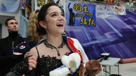 Суббота. Москва. Евгения МЕДВЕДЕВА после победы на "Гран-при России".