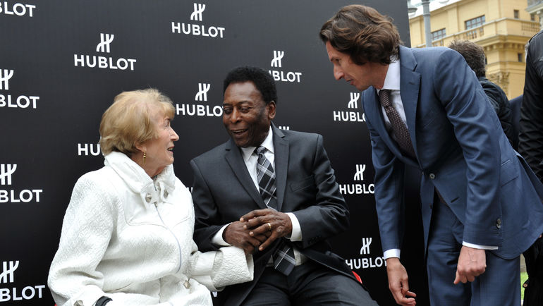 16 июня. Москва. Манежная площадь. Валентина ЯШИНА, ПЕЛЕ и Алексей СМЕРТИН (слева направо). Фото Алексей ИВАНОВ 16 июня. Москва. Манежная площадь. Валентина ЯШИНА, ПЕЛЕ и Алексей СМЕРТИН (слева направо). Фото Алексей ИВАНОВ