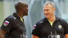 Главный тренер сборной России Эдуард КОКШАРОВ (справа) и его ассистент Давид ДАВИС.
