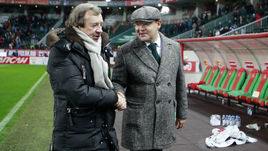 Понедельник. Москва. "Локомотив" - "Краснодар" - 2:0. Илья ГЕРКУС (справа) и Юрий СЕМИН.