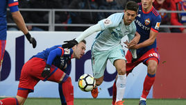 Воскресенье. Москва. ЦСКА - "Зенит" - 0:0. В Лиге Европы на счету Эмилиано РИГОНИ уже 5 мячей, а вот в чемпионате России он пока не забивал.