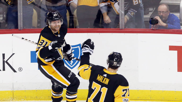 Евгений МАЛКИН (справа) и Фил КЕССЕЛ. Фото USA TODAY Sports Евгений МАЛКИН (справа) и Фил КЕССЕЛ. Фото USA TODAY Sports