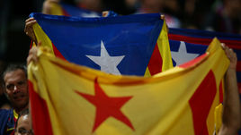 Эсталады - один из главных символов сепаратистского движения - на трибунах стадиона в "Жироне".