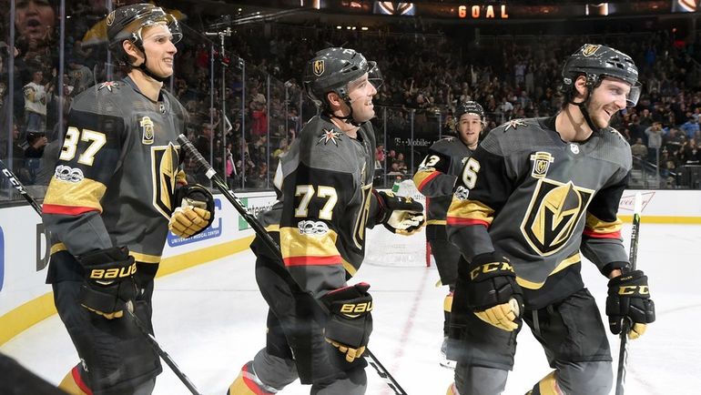 Вадим ШИПАЧЕВ (слева). Фото AFP Вадим ШИПАЧЕВ (слева). Фото AFP