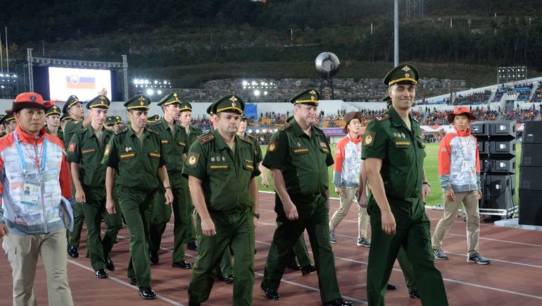 Артем ГРОМОВ (справа). Артем ГРОМОВ (справа).