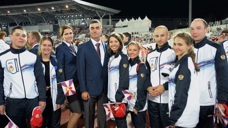 Артем ГРОМОВ (в центре). Артем ГРОМОВ (в центре).