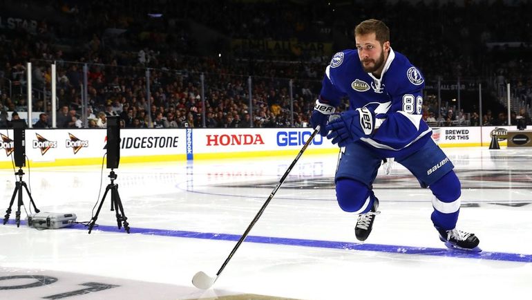 Никита КУЧЕРОВ - лишь один из лучших российских нападающих за океаном, считает Быков. Фото AFP Никита КУЧЕРОВ - лишь один из лучших российских нападающих за океаном, считает Быков. Фото AFP