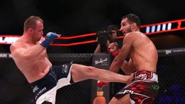 20 октября. Анкасвилл. Александр ШЛЕМЕНКО (слева) против Гегарда МУСАСИ.