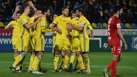 Сегодня. Ростов-на-Дону. "Ростов" - "Спартак" - 2:2. 87-я минута. Только что дончане провели второй гол.