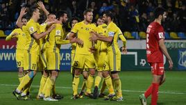 Сегодня. Ростов-на-Дону. "Ростов" – "Спартак" – 2:2. 87-я минута. Только что дончане провели второй гол.