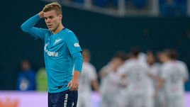 Воскресенье. Санкт-Петербург. "Зенит" - "Локомотив" - 0:3. Александр КОКОРИН снова не забил.