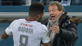 Воскресенье. Санкт-Петербург. "Зенит" - "Локомотив" - 0:3. Джефферсон ФАРФАН (№ 8) и Юрий СЕМИН.