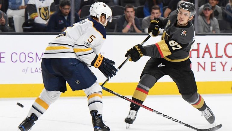 Вадим ШИПАЧЕВ (справа) и Мэтт ТЕННИСОН. Фото AFP Вадим ШИПАЧЕВ (справа) и Мэтт ТЕННИСОН. Фото AFP