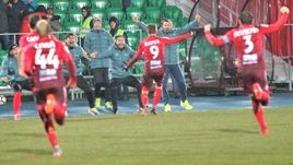 Сегодня. Уфа. "Уфа" - "Рубин" - 2:1. 89-я минута. Гол Ондржея ВАНЕКА (9) принес хозяевам первую в истории победу над казанцами.