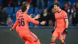 Вчера. Базель. "Базель" - ЦСКА - 1:2. 65-я минута. Только что Алан ДЗАГОЕВ (№ 10) сравнял счет.