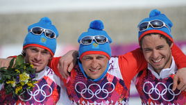 23 февраля 2014 года. Сочи. Призеры гонки на 50 км, слева направо: Максим ВЫЛЕГЖАНИН (серебро), Александр ЛЕГКОВ (золото), Илья ЧЕРНОУСОВ (бронза).