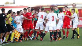 Среда. Севилья. "Севилья" - "Спартак" - 3:3. Ничья и драка в Юношеской лиге УЕФА.