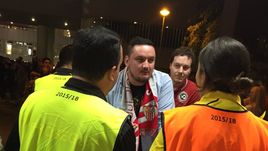 Среда. Севилья. Со второй попытки одному из болельщиков "Спартака" удалось зайти на стадион.