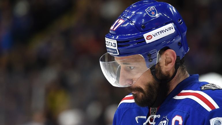 Илья КОВАЛЬЧУК расстроился, что его не вызвали в сборную. Фото Юрий КУЗЬМИН, photo.khl.ru Илья КОВАЛЬЧУК расстроился, что его не вызвали в сборную. Фото Юрий КУЗЬМИН, photo.khl.ru