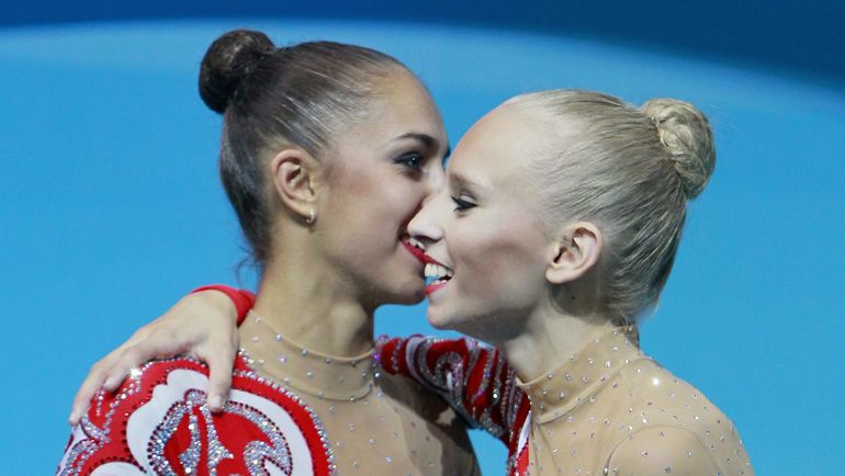 Маргарита МАМУН (слева) и Яна КУДРЯВЦЕВА на чемпионате мира-2013. Фото REUTERS Маргарита МАМУН (слева) и Яна КУДРЯВЦЕВА на чемпионате мира-2013. Фото REUTERS