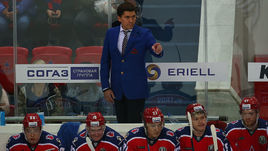 Игорь НИКИТИН (в центре).