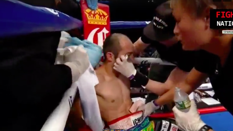 Рассечение не помешало россиянину продолжить бой. Рассечение не помешало россиянину продолжить бой.