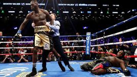 Суббота. Нью-Йорк. Деонтей УАЙЛДЕР (слева) победил Бермейна СТИВЕРНА уже в первом раунде.