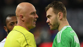 Сегодня. Москва. "Локомотив" – ЦСКА – 2:2. Сергей КАРАСЕВ (слева) и Игорь АКИНФЕЕВ.