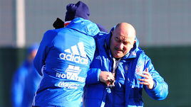 Сегодня. Новогорск. Тренировка сборной России по футболу перед товарищеским матчем против Аргентины. Александр КОКОРИН и Станислав ЧЕРЧЕСОВ.