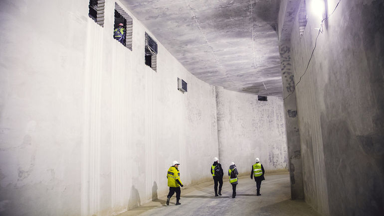 Через этот тоннель на стадион будут заезжать автобусы команд. Фото Дмитрий ТОЛМАЧЕВ Через этот тоннель на стадион будут заезжать автобусы команд. Фото Дмитрий ТОЛМАЧЕВ