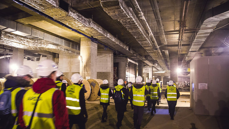 Помещение торгового центра, расположенного под футбольным полем. Фото Дмитрий ТОЛМАЧЕВ Помещение торгового центра, расположенного под футбольным полем. Фото Дмитрий ТОЛМАЧЕВ