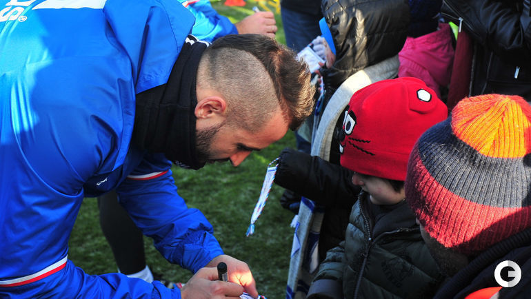 Сегодня. Новогорск. Тренировка сборной России по футболу перед товарищеским матчем против Аргентины. Федор КУДРЯШОВ и дети-бабочки.