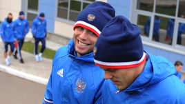 Денис ГЛУШАКОВ (слева) и Александр КОКОРИН на тренировке сборной.