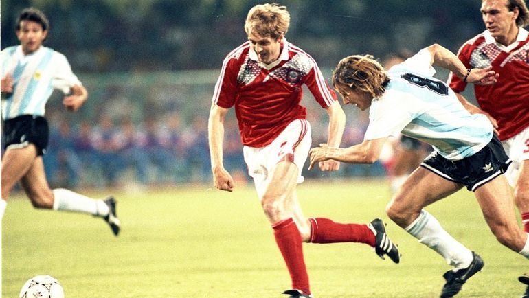 Владимир БЕССОНОВ (в центре) в борьбе с Клаудио КАНИДЖЕЙ. Фото Игорь УТКИН Владимир БЕССОНОВ (в центре) в борьбе с Клаудио КАНИДЖЕЙ. Фото Игорь УТКИН