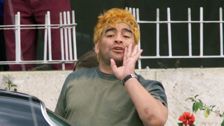 Великий Диего МАРАДОНА лечился от наркозависимости.