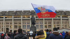 Суббота. Москва. "Лужники". Болельщики идут на матч Россия – Аргентина. Не все получат удовольствие от похода.