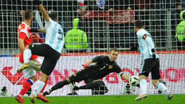 Суббота. Москва. "Лужники". Россия - Аргентина - 0:1. Сэйв Игоря АКИНФЕЕВА после удара Серхио АГУЭРО (№9). Лионель МЕССИ наверняка оценил это и другие "спасения" капитана россиян.