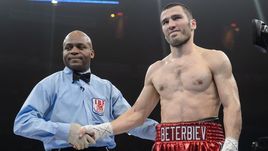 Бетербиев нокаутировал Келлинга. Как это было