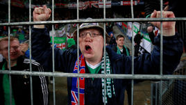 Сегодня. Базель. Швейцария - Северная Ирландия - 0:0. Один из фанатов британской сборной.